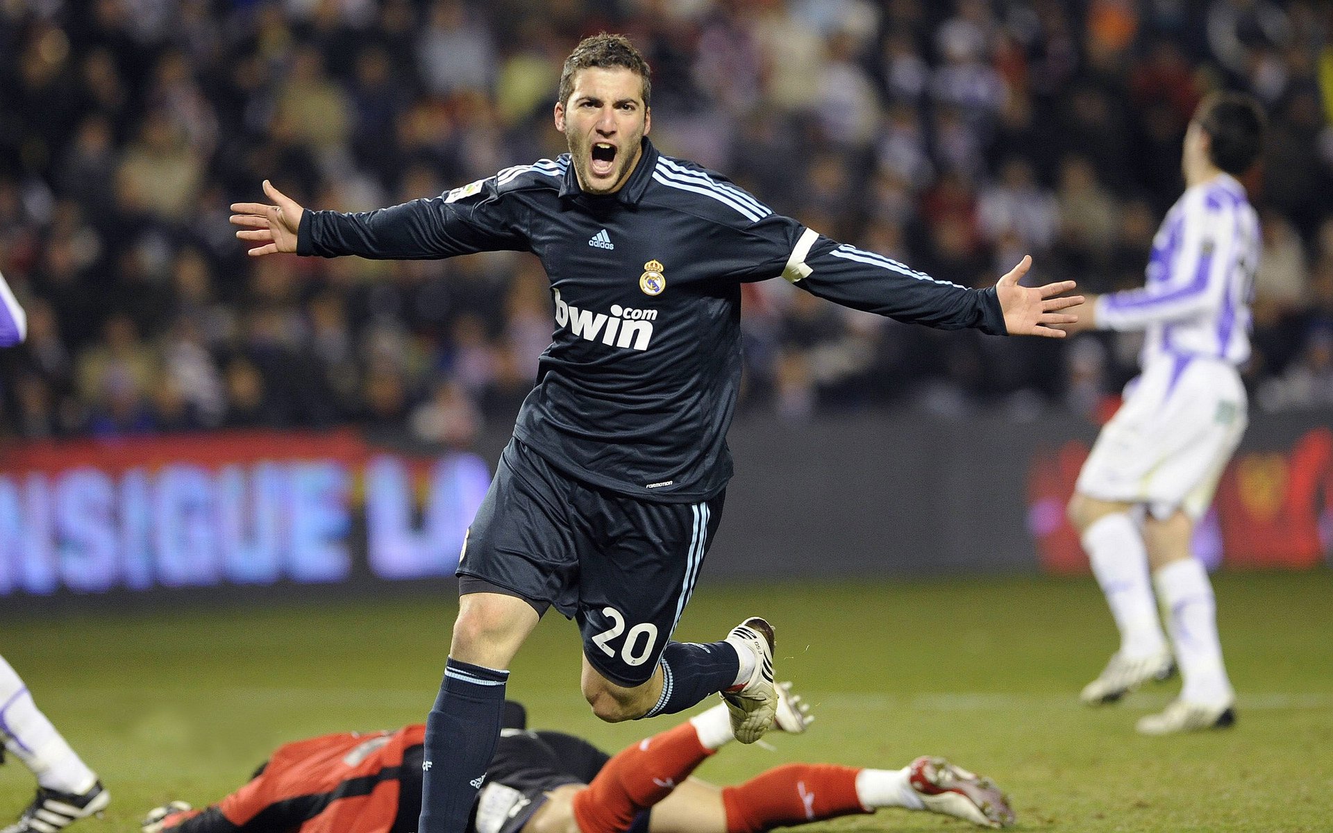 球迷热情:现场应援令人难忘的瞬间,球迷的热爱